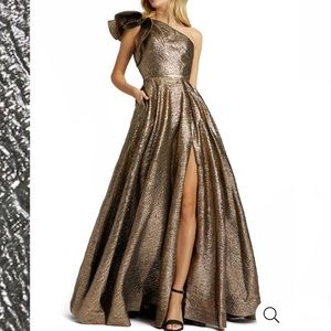 NWOT Mac Duggal bronze ball gown